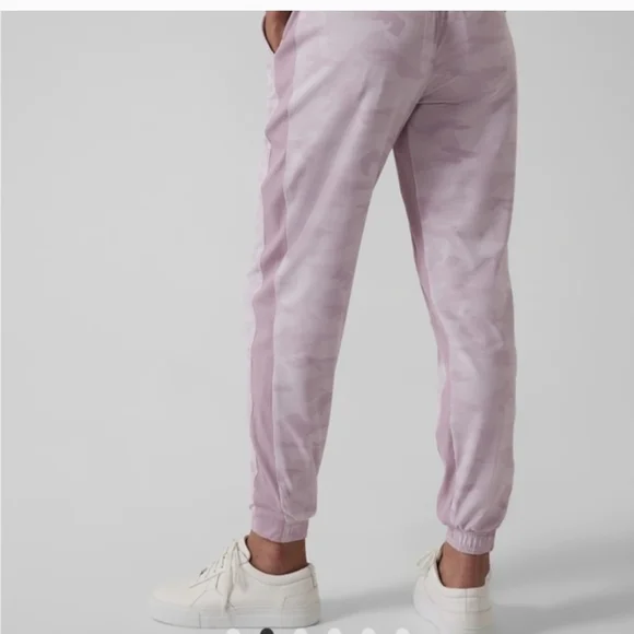 NWT π Athleta Brooklyn Lined Camo Joggers Sz. 6 - Picture 2 of 15
